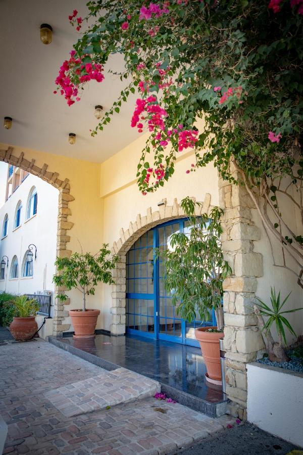 Navarria Blue Hotel Limassol Exterior foto